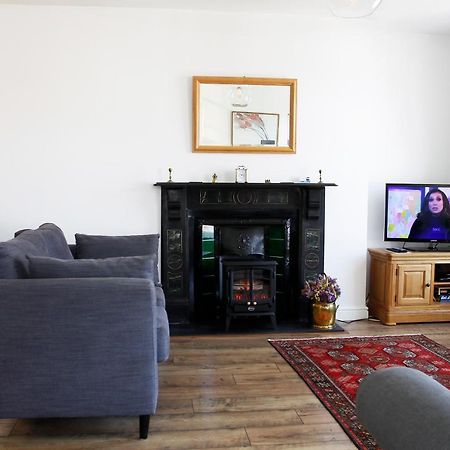 2 Yr Hen Fanc Apartment Aberaeron Exterior photo