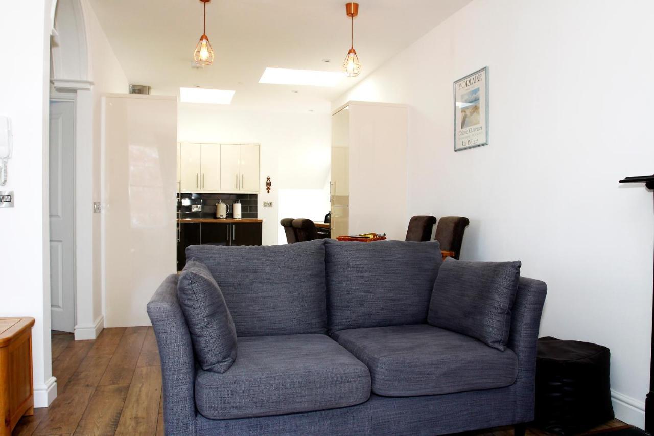 2 Yr Hen Fanc Apartment Aberaeron Exterior photo