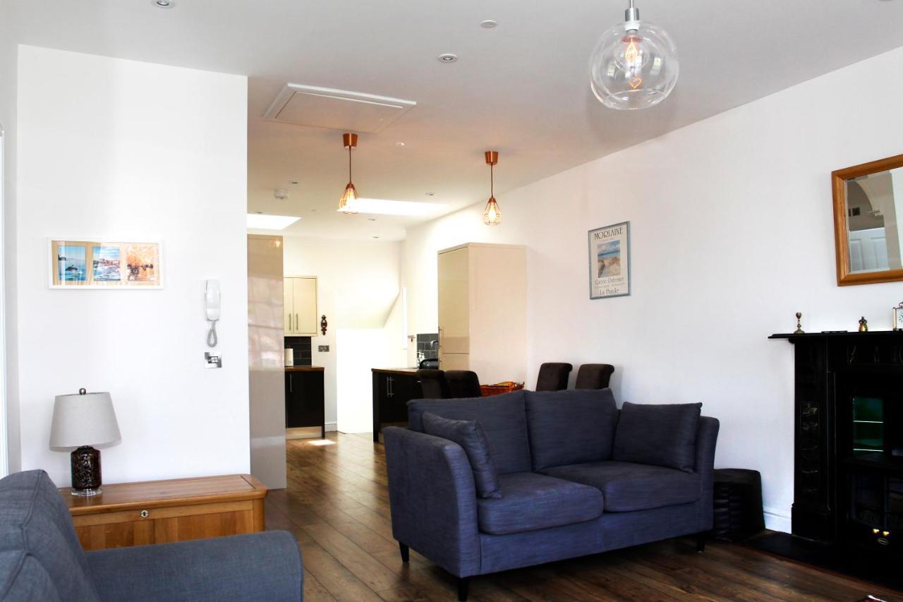 2 Yr Hen Fanc Apartment Aberaeron Exterior photo